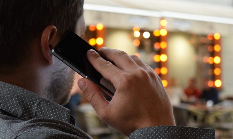 Encore au téléphone