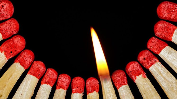 Anne a le feu aux poudres